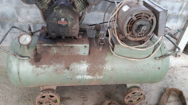 20000บาทงดต่อรอง ปั้มลมใหญ่2หัวขนาด250ลิตรว่ากันง่ายๆขายกันถูกๆไปเลยครับสวยๆเดิมๆ เลยราคาต่อรองได้ขายได้ขายครับ