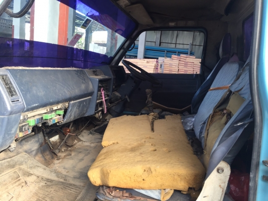 6ล้อISUZU..110แรง พื้นเรียบ เครื่องดี คัสซีสวย..เล่มพร้อม