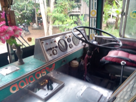 (ด่วนลดเหลือ 100000) รถบัสสองแถว  (รถยังสวย)  รับส่งเด็กนักเรัยน   พร้อมใช้งาน  เล่มติดมือ....