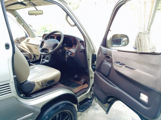 ขายรถตู้ตัวนอกแนวๆสักคัน