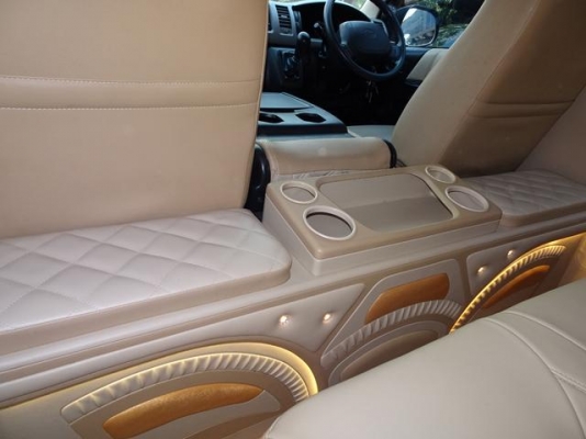 โทร 0922726669 คุณตันหยงรถตู้เบสมือสองฝั่งธน TOYOTA COMMUTER 2.7 ปี 2010 ราคา 779000 บาท