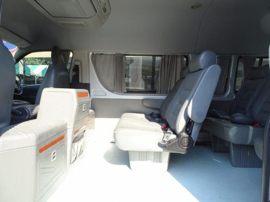 โทร 0922726669 คุณตันหยงรถตู้เบสมือสองฝั่งธนฯ COMMUTER ดีเซลล์ ปี2010 ราคา 759,000 บาท