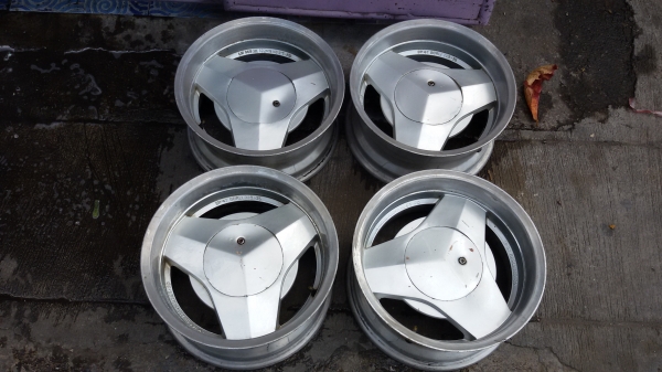 แม็กRetro 15-5-114.3 3ชุด 3สเป๊ค et-20/et 0/et+37 แวะเข้ามาดูก่อนครับ