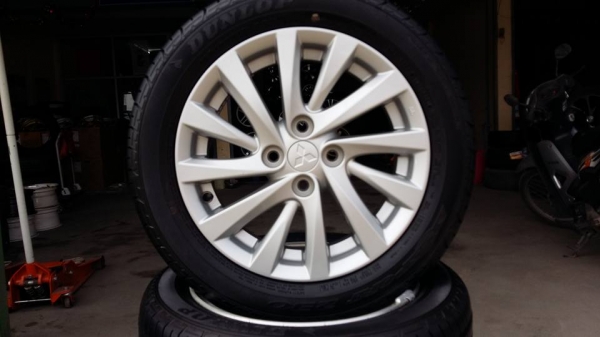 ขายล้อแม็ก mitsu attrage 15"พร้อมยางปี14 สนใจติดต่อเล็กคลองสามครับ 081-3747940