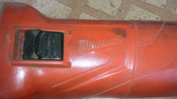 ขายหินเจียร4" Milwaukee 1000W n=11000/min. ขายหินเจียร4" Milwaukee 1000W n=11000/min.