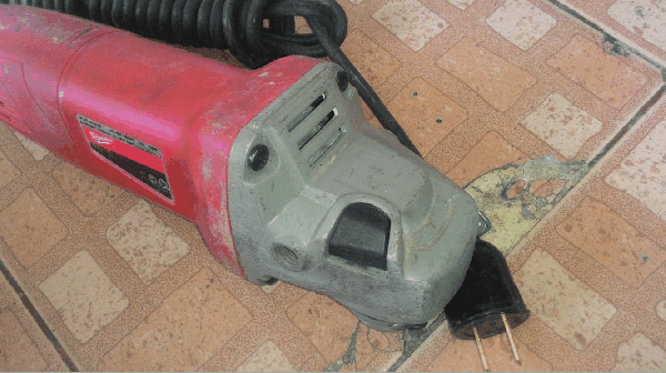 ขายหินเจียร4" Milwaukee 1000W n=11000/min. ขายหินเจียร4" Milwaukee 1000W n=11000/min.