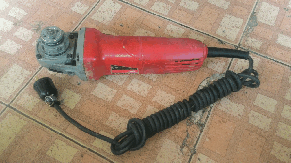 ขายหินเจียร4" Milwaukee 1000W n=11000/min. ขายหินเจียร4" Milwaukee 1000W n=11000/min.