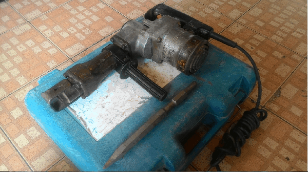 ขายด่วนสะกัดคอนกรีต MAKITA HM1201