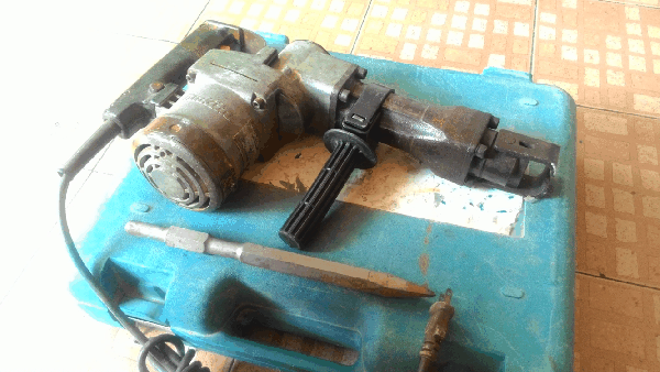 ขายด่วนสะกัดคอนกรีต MAKITA HM1201