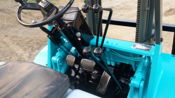 รถยก MITSUBISHI FD20 เครื่องดีเซล เกียร์ธรรมดา ล้อหน้าคู่ เสาสูง 4 เมตร ยกได้ 2 ตัน รถเก่าญี่ปุ่น สนใจติดต่อ จี๊ด 089-7949488 รถยก MITSUBISHI FD20 เครื่องดีเซล เกียร์ธรรมดา ล้อหน้าคู่ เสาสูง 4 เมตร ยกได้ 2 ตัน รถเก่าญี่ปุ่น สนใจติดต่อ จี๊ด 089-7949488