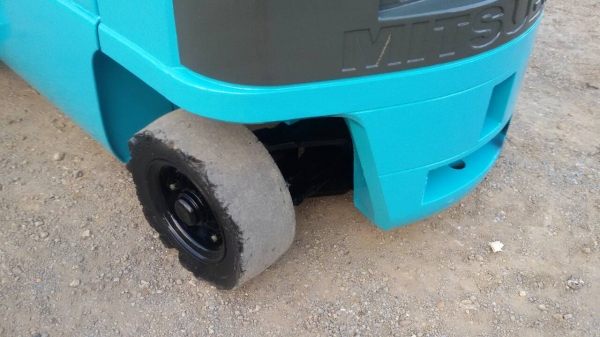 รถยก MITSUBISHI FD20 เครื่องดีเซล เกียร์ธรรมดา ล้อหน้าคู่ เสาสูง 4 เมตร ยกได้ 2 ตัน รถเก่าญี่ปุ่น สนใจติดต่อ จี๊ด 089-7949488 รถยก MITSUBISHI FD20 เครื่องดีเซล เกียร์ธรรมดา ล้อหน้าคู่ เสาสูง 4 เมตร ยกได้ 2 ตัน รถเก่าญี่ปุ่น สนใจติดต่อ จี๊ด 089-7949488