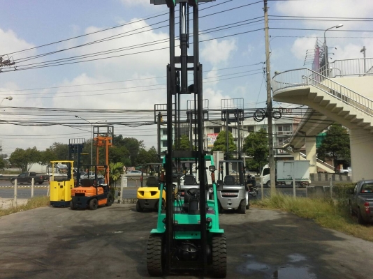 MITSUBISHI FD30-14Cรุ่นใหม่ ขนาด3ตัน เสาสูง4.70เมตร3ท่อน เกียร์ธรรมดา เครื่องยนต์ดีเซลS4Sยางตันใหม่4เส้น รถนอกสภาพสวยพร้อมใช้งาน