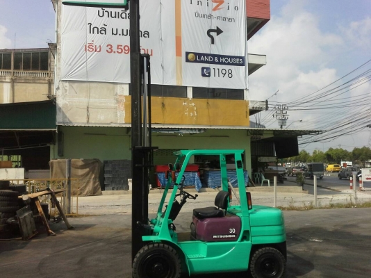 MITSUBISHI FD30-14Cรุ่นใหม่ ขนาด3ตัน เสาสูง4.70เมตร3ท่อน เกียร์ธรรมดา เครื่องยนต์ดีเซลS4Sยางตันใหม่4เส้น รถนอกสภาพสวยพร้อมใช้งาน