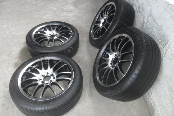 ล้อแม็ก17นิ้ว4รู100/114 พร้อมยาง สวยๆ 4 ล้อ ราคา 6750 บาท