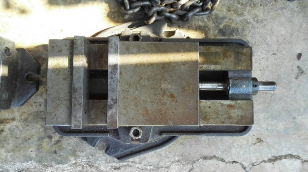 Sell>> ปากกาจับชิ้นงานปรับอาศาได้ J-WAY ขนาด 6" สภาพสวยพร้อมใช้งาน