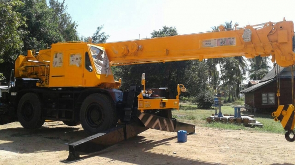 .รับซ่อมรถเครนทุกรุ่นยี่ห้อ ทั้งTADANO KATO KOMUTSU.