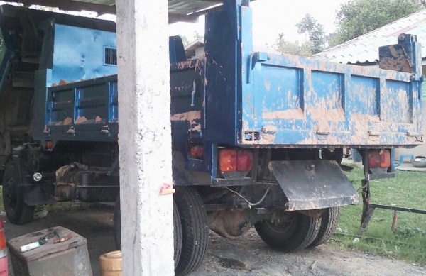 ISUZU DECA 195 HP 6HE1 หกล้อดั๊มพ์ กระบะดั๊มพ์เหล็ก 5 ตันความยาว 3.60 เมตรสภาพสวยพร้อมบรรทุกหนักได้เลย ภายในเก๋งคอนโซลสวยครบ พวงมาลัยเพาเวอร์ ระบบเบรคทริ๊ปฟี้ครบครัน ช่วงล่างคัชซีไม่บวม ยาง 8.25 ขอบ 16 สภาพดีพร้อมใช้งาน เอกสารทะเบียนครบ ราคาต่อรองได้ครับ