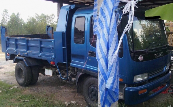 ISUZU DECA 195 HP 6HE1 หกล้อดั๊มพ์ กระบะดั๊มพ์เหล็ก 5 ตันความยาว 3.60 เมตรสภาพสวยพร้อมบรรทุกหนักได้เลย ภายในเก๋งคอนโซลสวยครบ พวงมาลัยเพาเวอร์ ระบบเบรคทริ๊ปฟี้ครบครัน ช่วงล่างคัชซีไม่บวม ยาง 8.25 ขอบ 16 สภาพดีพร้อมใช้งาน เอกสารทะเบียนครบ ราคาต่อรองได้ครับ