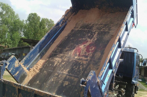 ISUZU DECA 195 HP 6HE1 หกล้อดั๊มพ์ กระบะดั๊มพ์เหล็ก 5 ตันความยาว 3.60 เมตรสภาพสวยพร้อมบรรทุกหนักได้เลย ภายในเก๋งคอนโซลสวยครบ พวงมาลัยเพาเวอร์ ระบบเบรคทริ๊ปฟี้ครบครัน ช่วงล่างคัชซีไม่บวม ยาง 8.25 ขอบ 16 สภาพดีพร้อมใช้งาน เอกสารทะเบียนครบ ราคาต่อรองได้ครับ