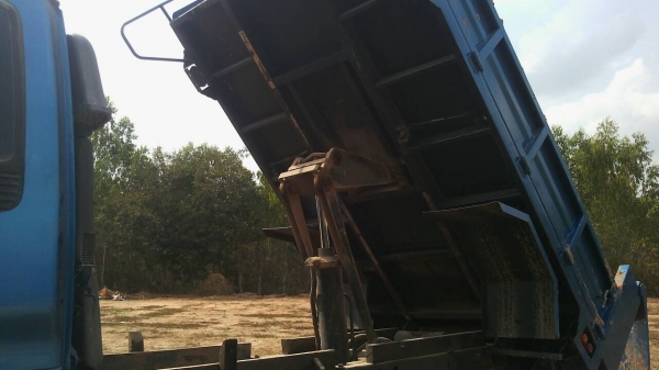 ISUZU DECA 195 HP 6HE1 หกล้อดั๊มพ์ กระบะดั๊มพ์เหล็ก 5 ตันความยาว 3.60 เมตรสภาพสวยพร้อมบรรทุกหนักได้เลย ภายในเก๋งคอนโซลสวยครบ พวงมาลัยเพาเวอร์ ระบบเบรคทริ๊ปฟี้ครบครัน ช่วงล่างคัชซีไม่บวม ยาง 8.25 ขอบ 16 สภาพดีพร้อมใช้งาน เอกสารทะเบียนครบ ราคาต่อรองได้ครับ