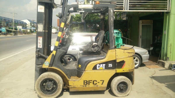 ขายรถยก CAT 2.5T.เสา 4เมตร พร้อมใช้ครับ