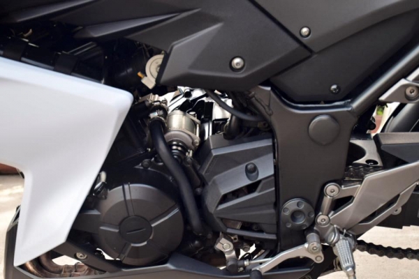 Kawazaki Z250 สีขาว ปี 2013 สภาพสวย ๆ เดิม ๆ ราคา เบา ๆ