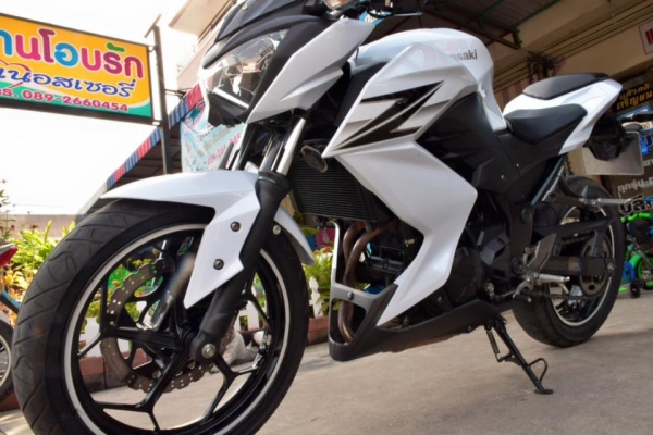 Kawazaki Z250 สีขาว ปี 2013 สภาพสวย ๆ เดิม ๆ ราคา เบา ๆ