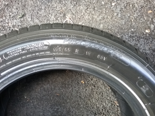 MICHELIN Pilot Sport3.195 55R15ปี2014 สภาพสวยมากๆดอกเยอะมากๆ ไม่มีปะ 1.คู่