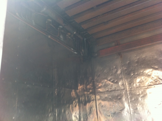 ตู้เย็นสแตนเลส พร้อมเครื่องทำความเย็น เสียบไฟฟ้า พร้อมใช้ สวยๆ พร้อมใช้ กว้าง 2.10 เมตร ยาว 4.20 เมตร