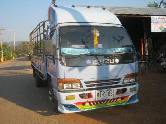 รถ6ล้อ  NPR 120แรงปี40ฝาขาว