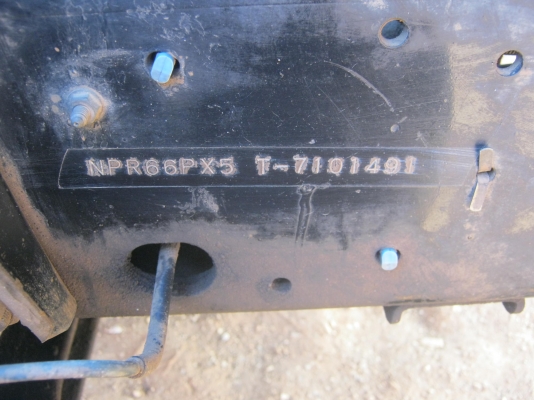 รถ6ล้อ  NPR 120แรงปี40ฝาขาว