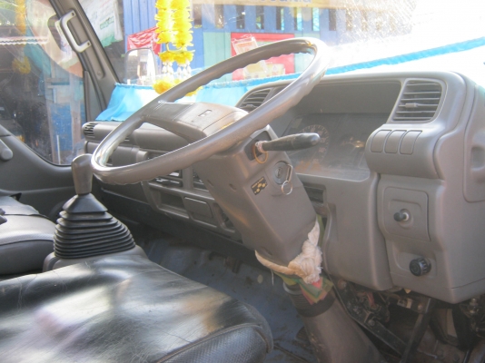 รถ6ล้อ  NPR 120แรงปี40ฝาขาว