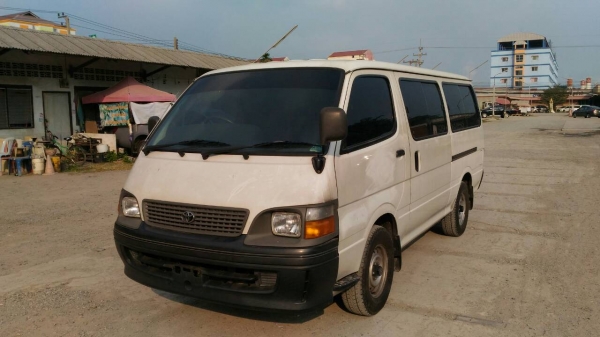 รถตู้ Toyota Hiace รถตู้ Toyota Hiace