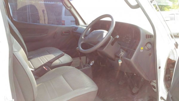 รถตู้ Toyota Hiace รถตู้ Toyota Hiace