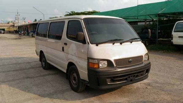 รถตู้ Toyota Hiace รถตู้ Toyota Hiace