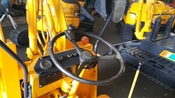 ขาย รถตัก YANMAR รุ่น Y21W มือสองญี่ปุ่น ตักได้ ครึ่งคิว สองเพลา เอวอ่อน เกียร์ทอร์ค มือถือ/LINE ID : 0818753444 ขาย รถตัก YANMAR รุ่น Y21W มือสองญี่ปุ่น ตักได้ ครึ่งคิว สองเพลา เอวอ่อน เกียร์ทอร์ค มือถือ/LINE ID : 0818753444