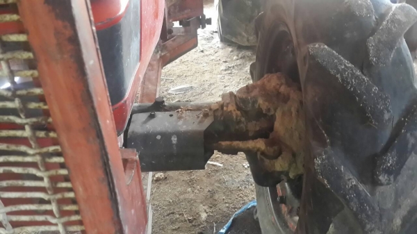 รถไถ KUBOTA  M5000. 2 เพลา. ( รถทำงาน 4,xxx ชม. )   สนใจติดต่อ  081 - 6079515