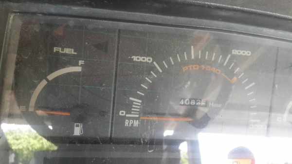 รถไถ KUBOTA  M5000. 2 เพลา. ( รถทำงาน 4,xxx ชม. )   สนใจติดต่อ  081 - 6079515