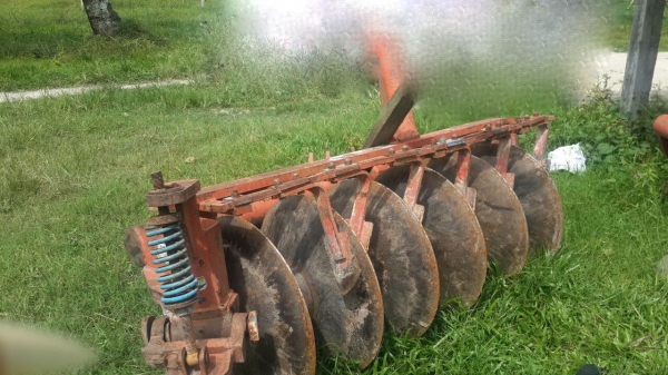 รถไถ KUBOTA  M5000. 2 เพลา. ( รถทำงาน 4,xxx ชม. )   สนใจติดต่อ  081 - 6079515