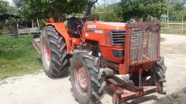 รถไถ KUBOTA  M5000. 2 เพลา. ( รถทำงาน 4,xxx ชม. )   สนใจติดต่อ  081 - 6079515