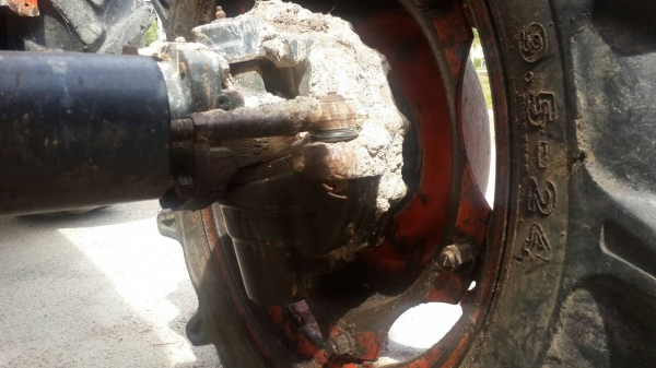 รถไถ KUBOTA  M5000. 2 เพลา. ( รถทำงาน 4,xxx ชม. )   สนใจติดต่อ  081 - 6079515