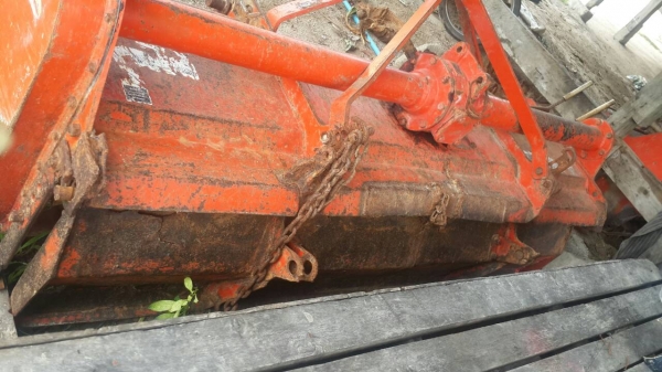 รถไถ KUBOTA  M5000. 2 เพลา. ( รถทำงาน 4,xxx ชม. )   สนใจติดต่อ  081 - 6079515