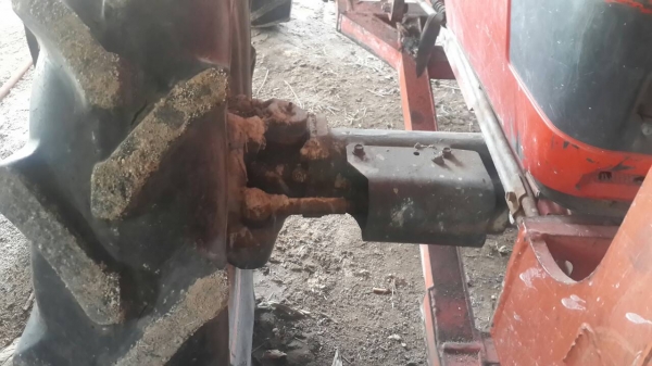 รถไถ KUBOTA  M5000. 2 เพลา. ( รถทำงาน 4,xxx ชม. )   สนใจติดต่อ  081 - 6079515