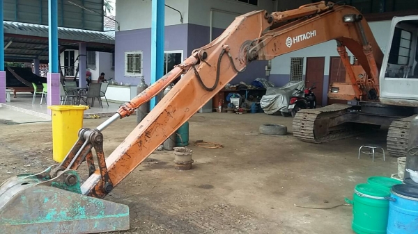 HITASHI EX 120-1 เอวแน่น ช่วงล่างเต็ม เจ้าของขายเอง รถทำงานอยู่ HITASHI EX 120-1 เอวแน่น ช่วงล่างเต็ม เจ้าของขายเอง รถทำงานอยู่