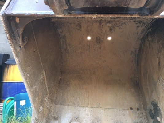 รถแบคโฮ  KOBELCO 200 YN - 09   ,  ( รถทำงาน 11,2xx ชม. )    สนใจติดต่อ  081 - 6079515