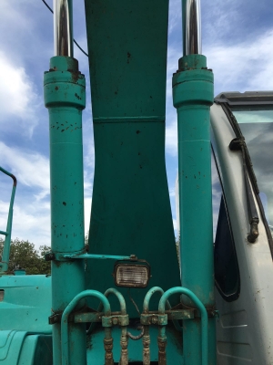 รถแบคโฮ  KOBELCO 200 YN - 09   ,  ( รถทำงาน 11,2xx ชม. )    สนใจติดต่อ  081 - 6079515