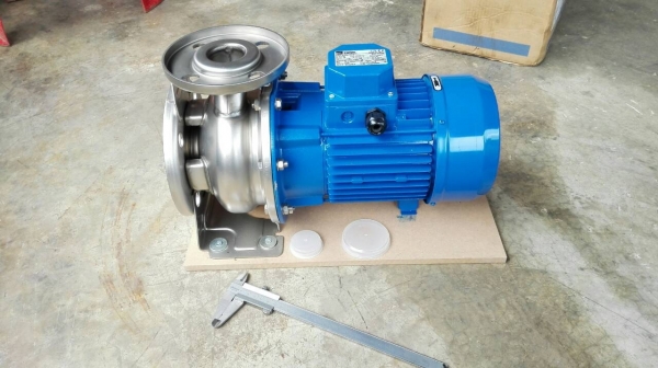 == SOLD == ** ของใหม่อยู่ในลัง ** ปั้มน้ำสแตนเลส EBARA ITALY 2 HP. 2800 RPM. 380V. เข้า 2.5"- 1.5"