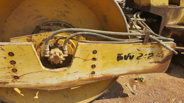 ขาย รถบดสั่นสะเทือน 4X4 BOMAG รถพร้อมใช้งาน เอกสารเล่มทะเบียนแต่ขาดชุดโอนครับ ขาย รถบดสั่นสะเทือน 4X4 BOMAG รถพร้อมใช้งาน เอกสารเล่มทะเบียนแต่ขาดชุดโอนครับ