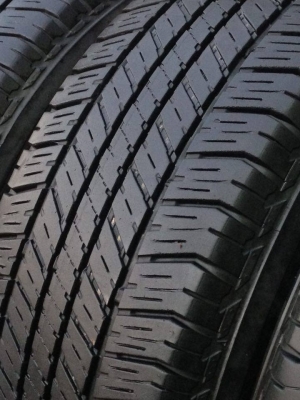 ยาง Bridgstone 265-65-17 ปี 14 3 เส้น ปี 13 1 เส้น ครบชุด 4 เส้น 4500 ไม่ควรพลาด สภาพสวยๆไม่บวมดอกยางเหลือเยอะเอาไปวิ่งกันใด้อีกยาวค่ะ