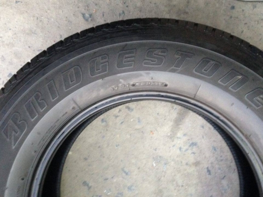 ยาง Bridgstone 265-65-17 ปี 14 3 เส้น ปี 13 1 เส้น ครบชุด 4 เส้น 4500 ไม่ควรพลาด สภาพสวยๆไม่บวมดอกยางเหลือเยอะเอาไปวิ่งกันใด้อีกยาวค่ะ